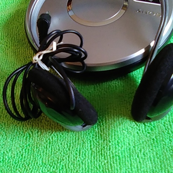 Sony CD Walkman - Picture 10 of 11